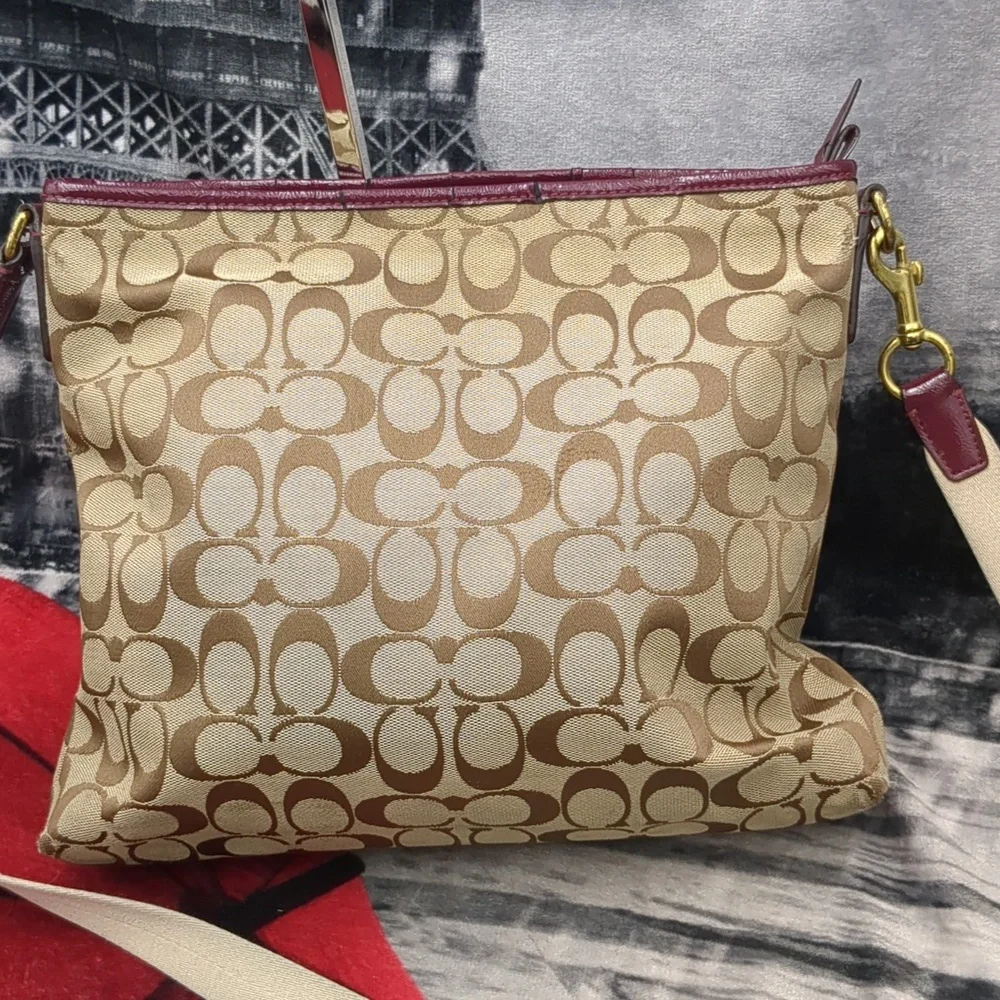 Coach Signature Canvas Tote